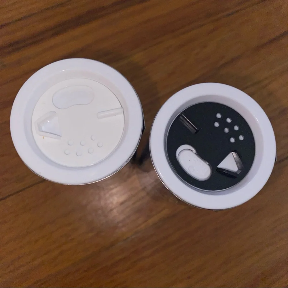 Bud Light Beer Salt & Pepper Shakers ‎ Collectible